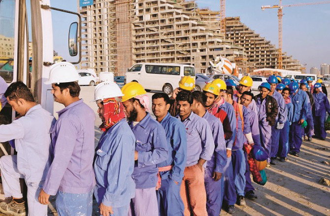 خلیجی ملکوں میں ہندوستانیوں کی مشکلات اور حکومتی رویہ